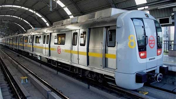 DMRC Launches ‘Delhi Metro-SBI Card’ For Commuters’ Benefit