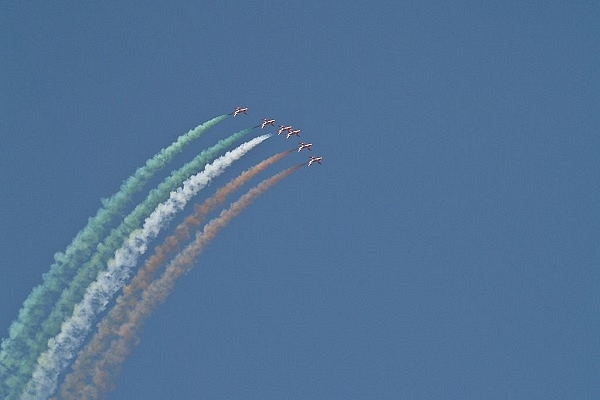 Surya Kiran aerobatic team at Aero India (Subharnab/Wikimedia Commons)