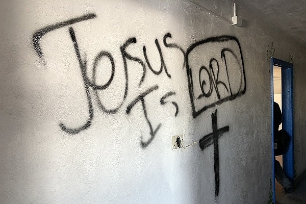 One of the messages scribbled on temple walls (@Billy_Kobin/Twitter)