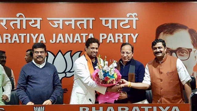 TMC leader and MP Saumitra Khan joining the BJP (Pic via Twitter)