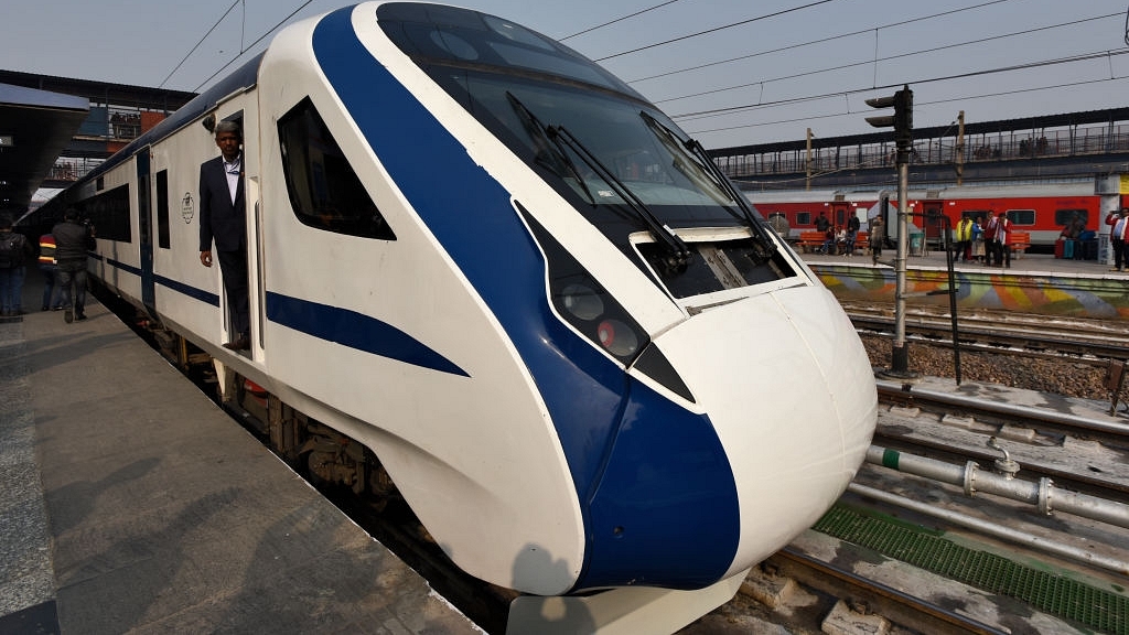 Vande Bharat Express (Burhaan Kinu/Hindustan Times via Getty Images)