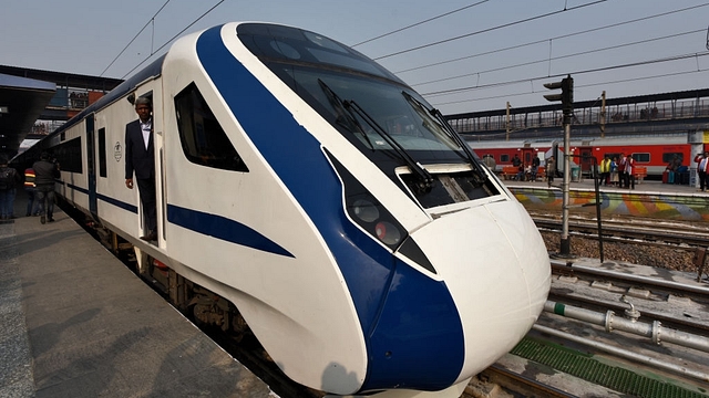 Vande Bharat Express (Burhaan Kinu/Hindustan Times via Getty Images)