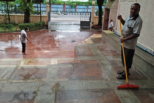 Representative image of cleaning staff in Kolkata. (Pic by Biswarup Ganguly via Wikimedia Commons)