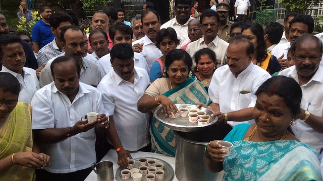 <a href="https://twitter.com/DrTamilisaiBJP">Dr Tamilisai Soundararajan distributing</a> Nilavembu Kudineer during a campaign (Pic: @DrTamilisaiBJP/twitter)