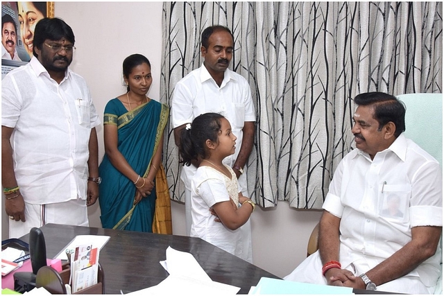 Edappadi K. Palaniswami (R) (@CMOTamilNadu/Twitter.com)