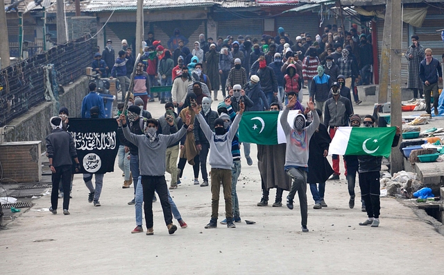 Kashmiri protesters shout slogan as they carry Pakistani’s flag during the protest after Friday Prayers  in Srinagar. (Waseem Andrabi/Hindustan Times via GettyImages)&nbsp;