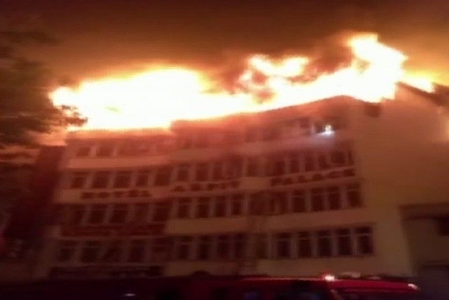 Fire at the hotel Arpit Palace in Delhi’s Karol Bagh (@DDNewsLive/Twitter)