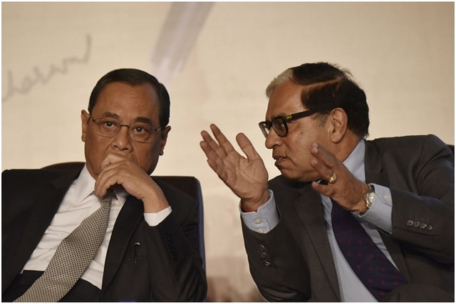 Chief Justice of India Ranjan Gogoi (L) and Justice Arjan Kumar Sikri (R) (Vipin Kumar/Hindustan Times via Getty Images)