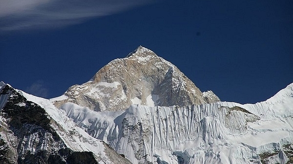 A view of Mount Makalu (Ben Tubby via Wikipedia)