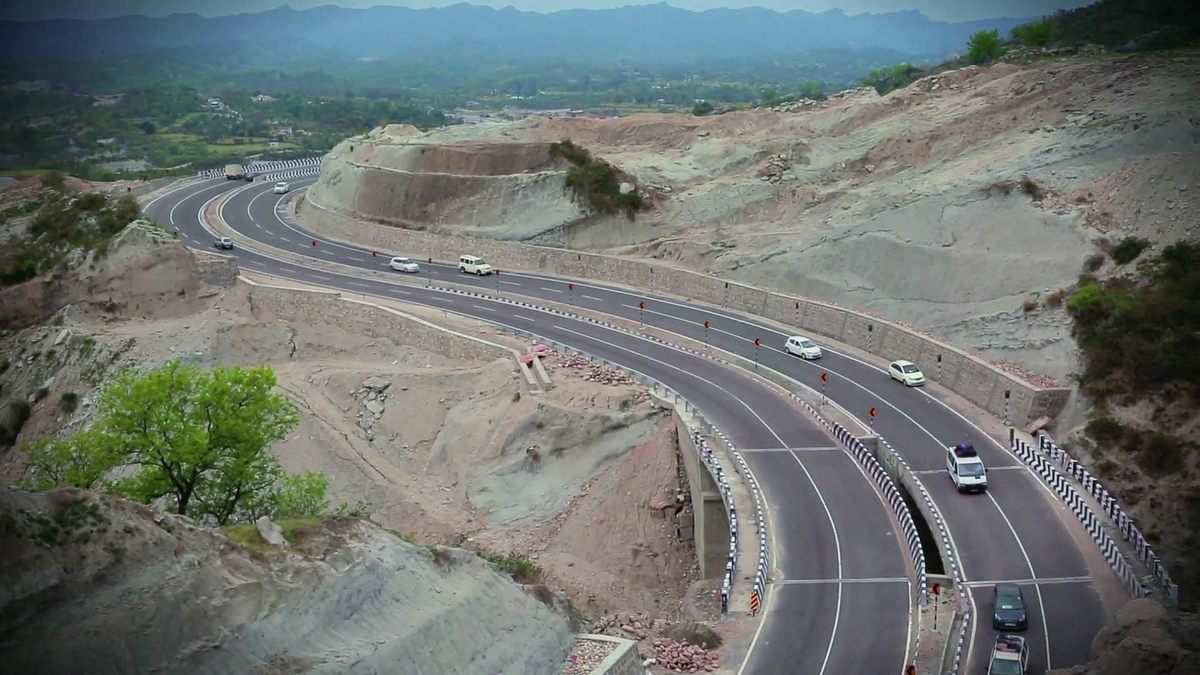 After Being Closed For Five Days, Jammu-Srinagar Highway Opens, To One-Way Traffic