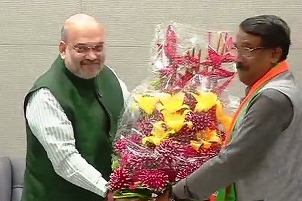 BJP President Amit Shah with Tom Vadakkan (@ANI/Twitter)