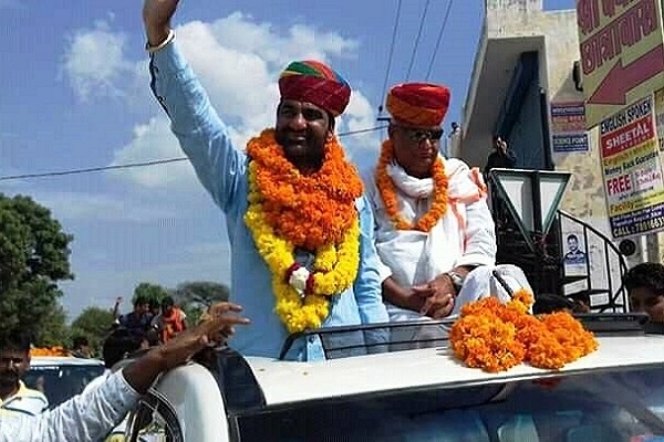 Jat leader Hanuman Beniwal (Left)