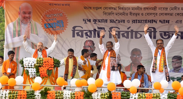 BJP president Amit Shah addressing a rally in Gonpur village, Birbhum. Also seen is party candidate Dudh Kumar Mondal and other leaders. 