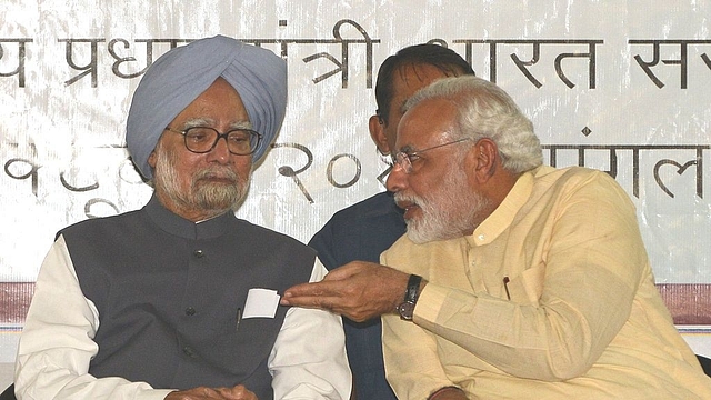 Manmohan Singh (L) and Narendra Modi (SAM PANTHAKY/AFP/Getty Images))&nbsp;