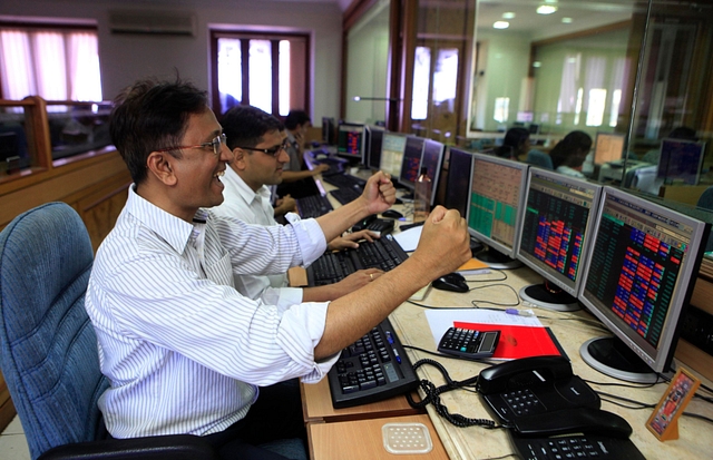  Stock traders rejoice at Bombay Stock Exchange (representative image) (Anshuman Poyrekar/Hindustan Times via GettyImages)