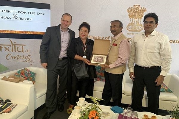 Indian delegation with the Israeli delegation at the Cannes Film Festival (Pic by PIB)