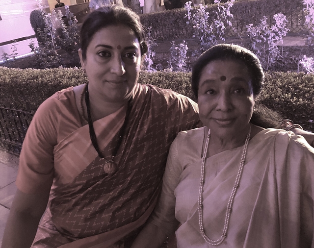 Smriti Irani and Asha Bhosle during the swearing-in ceremony of Modi’s new cabinet. (Image:- @ashabhosle/Twitter)&nbsp;