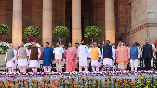 Prime Minister Narendra Modi with his new cabinet colleagues at the beginning of the second term. (@PMOIndia)