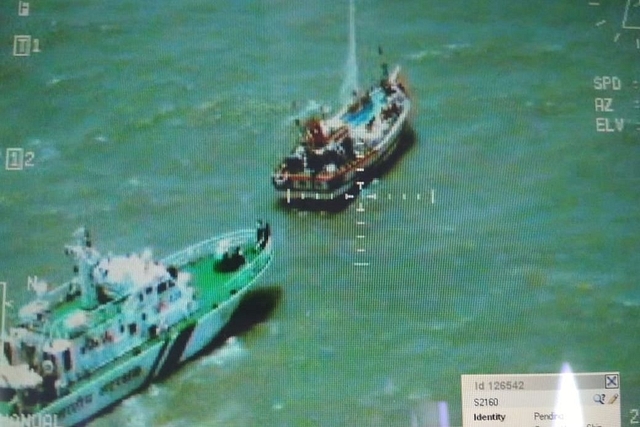 Indian Coast Guard apprehending the Pakistani fishing boat (@SpokespersonMoD/Twitter)