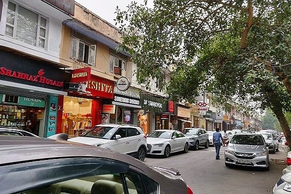 View of New Delhi’s Khan Market (@sahajloi/Twitter)