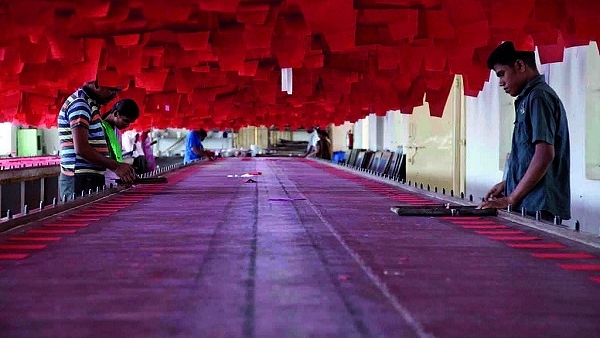 India textile factory workers. (Wikimedia Commons)