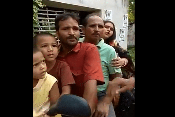 A Hindu family flees on their two-wheeler. (@oldhandhyd/Twitter)