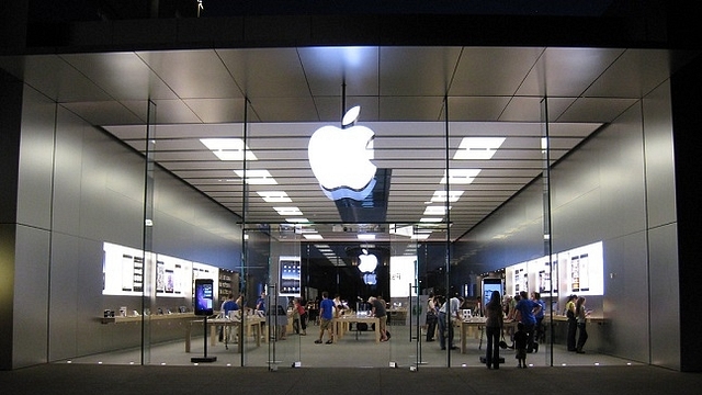 Apple Store. (Flickr/Dru Bloomfield)