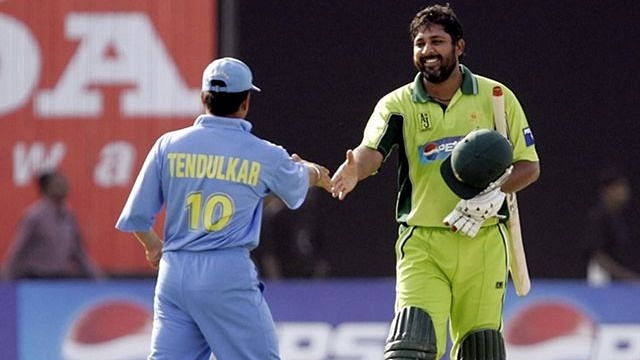 Former Pakistan skipper and current chief selector Inzamam-ul-Haq (R) with Indian cricketing legend Sachin Tendulkar. (image via Facebook)