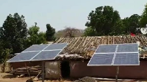 The induction cook-tops provided by the central government and powered by solar panels, both are made by the students of IIT Bombay. (image via Sudhansu Padhy/ Facebook)