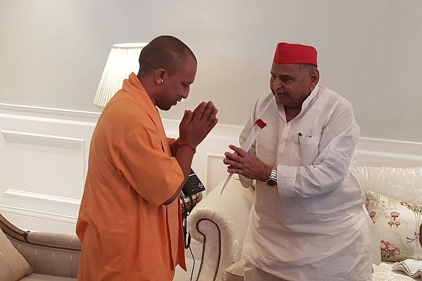 Yogi Adityanath with Mulayam Singh Yadav (@adityatiwaree/Twitter)