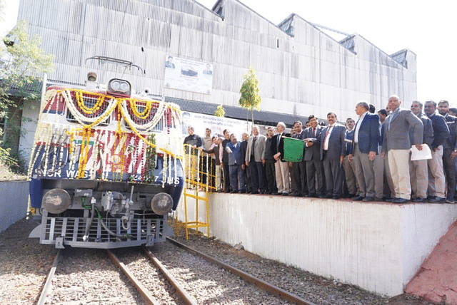 A WAG-7 locomotive flagged off by BHEL (Pic Via Rail Analysis)