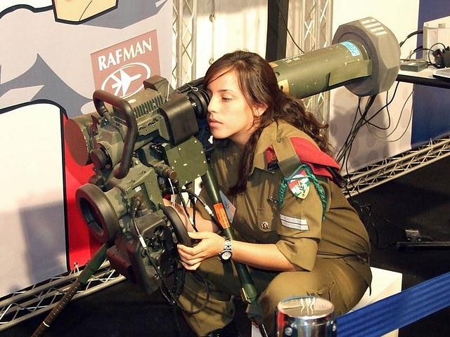 Israeli soldier with MR/LR type Spike launcher. (Natan Flayer/Wikimedia Commons)