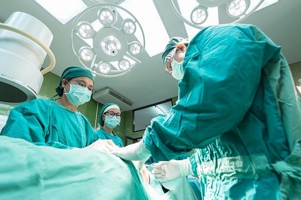 Representative image of doctors performing a surgery.