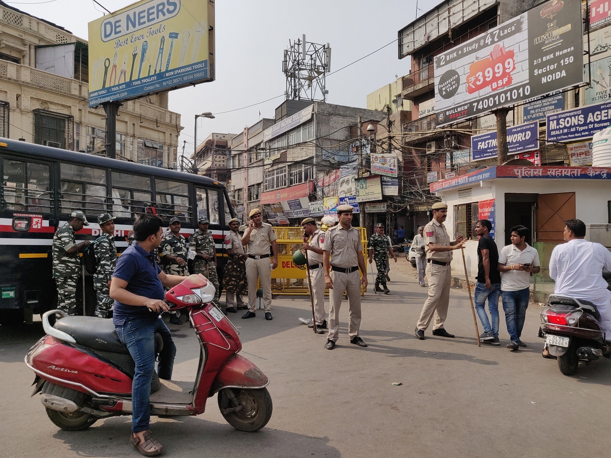 Police and paramilitary personnel at the entrance of Lal Kuan market in Delhi’s Chandni Chowk on Tuesday/Swarajya