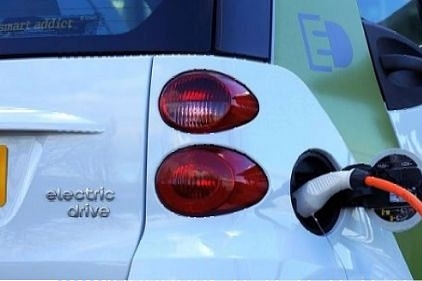 Govt Plans Additional Incentives For EV Makers In Proposed PLI Scheme For Auto Sector To Boost Local Production: Report