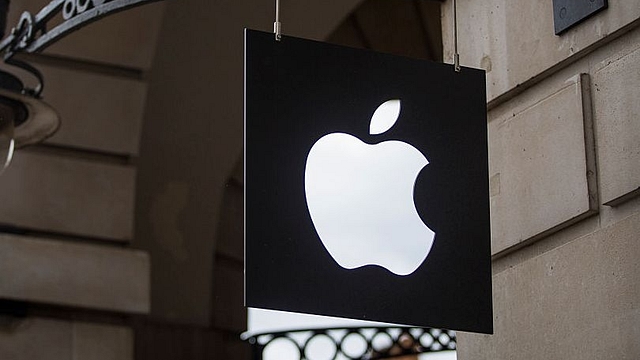 The Apple logo sits on a sign outside company’s Covent Garden store  in London, England. Photo credit: Jack Taylor/Getty Images