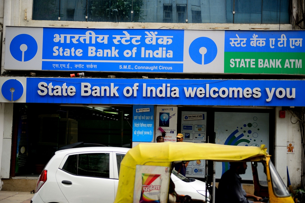 Jan Dhan Deposits Cross Rs 1 Lakh Crore Mark As Number Of Zero Balance Accounts Falls