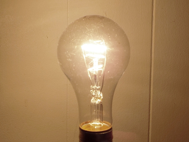 Incandescent bulb