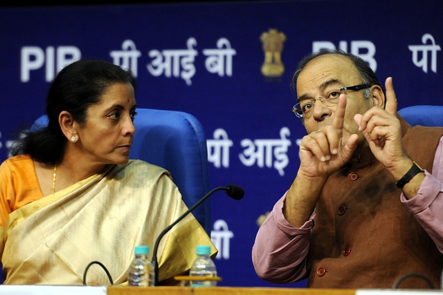 Union Finance Minister Nirmala Sitharaman (L) and past Union Finance Minister Arun Jaitley (R) (Sonu Mehta/Hindustan Times via Getty Images)