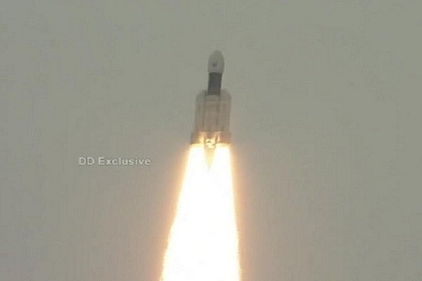 The GSLV Mark-III carrying Chandrayaan-2 lunar probe taking of from Sriharikota. (image via @isro/Twitter)