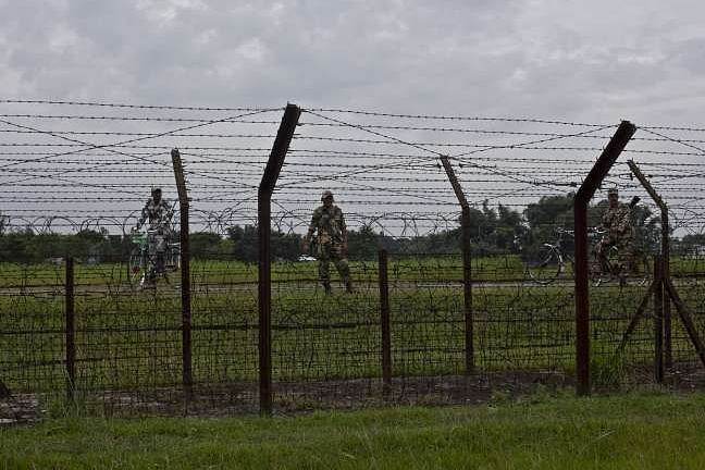 A border fence between India and Bangladesh. (Shazia Rahman via GettyImages)