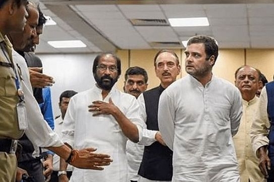 Rahul Gandhi at Srinagar airport (pic via Twitter)