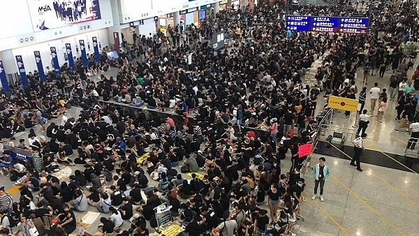 Thousands of pro-democracy protesters entered the arrival halls of the Hong Kong International Airport with signs reading “Hong Kong is not safe”, “Shame on Police”. (Representative Image) (@Fight4HongKong/Twitter)