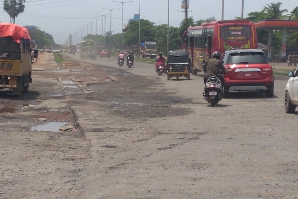 With National Highways such as Shiradi ghat road among others in pitiable condition, it is the motorist, and not the politician, who is weeping all the way.&nbsp;