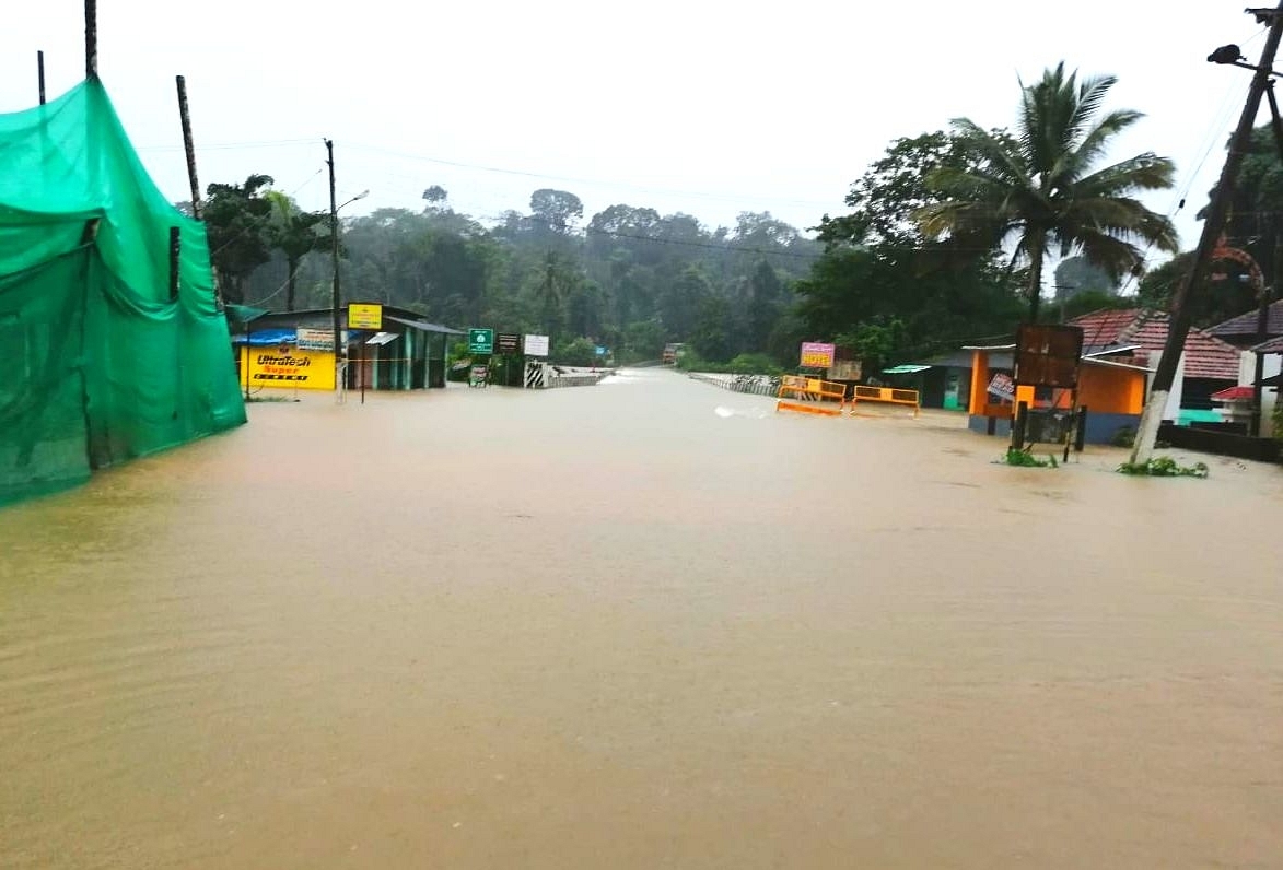 Maharashtra Floods: Over 3,000 Vehicles Stranded As Mumbai-Bengaluru Highway Remains Shut From Friday