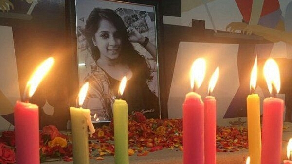 Candles lighted in memory of the victim, Subhashree. (via Twitter)