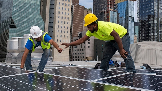 Solar panels gifted by India to the UN being installed. (via Twitter)