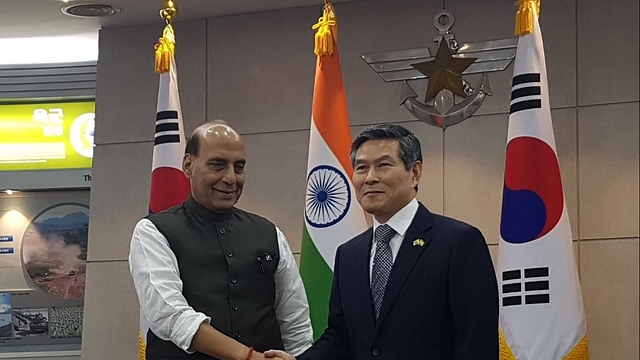 Rajnath Singh with the South Korean Defence Minister Jeong Kyeong-Doo.