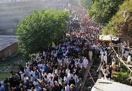 A snapshot from the video showing protests in PoK against Pakistan (Source: Twitter)