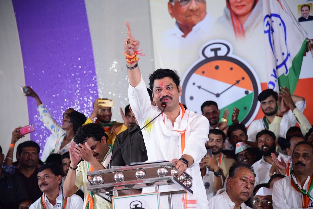 #Maharashtra2019: Big Embarrassment For BJP As Minister Pankaja Munde Loses Parli Seat To Cousin NCP’s Dhananjay Munde 